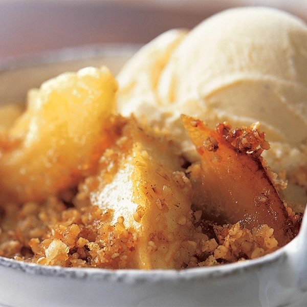 Celtic Apple Crumble with Irish Whiskey Cream Sauce